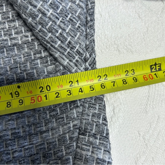 Banana Republic Quilted Gray and Black Women's Sweater size Small Oversized long - Picture 6 of 8